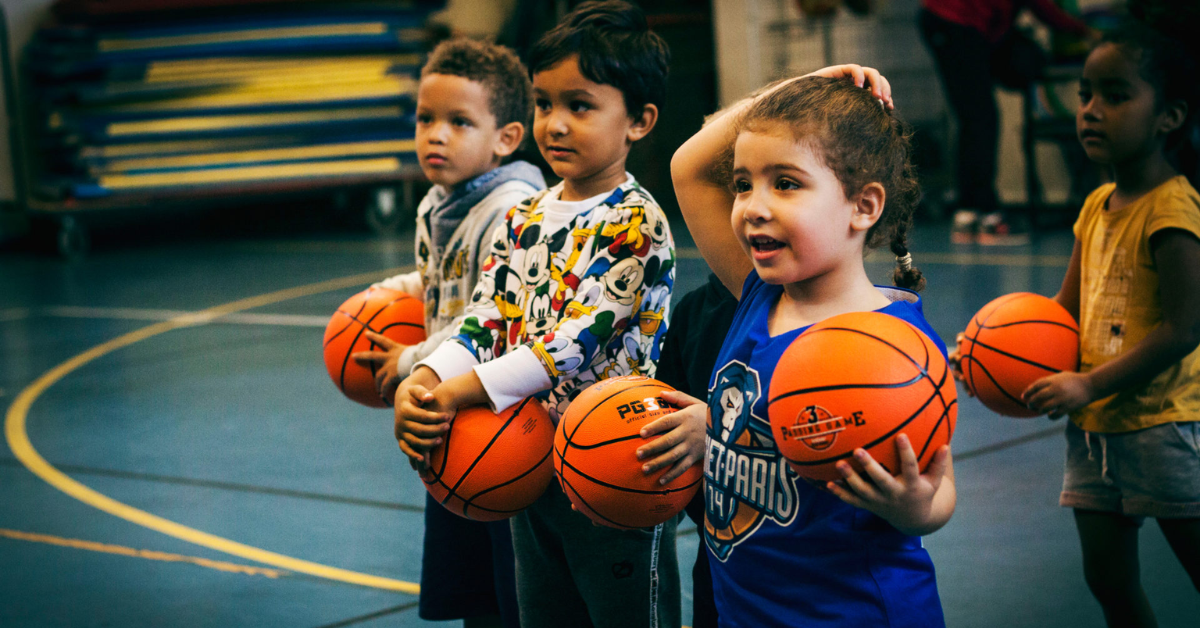Le sport chez l’enfant : les bienfaits physiques, sociaux et mentaux pour leur épanouissement.