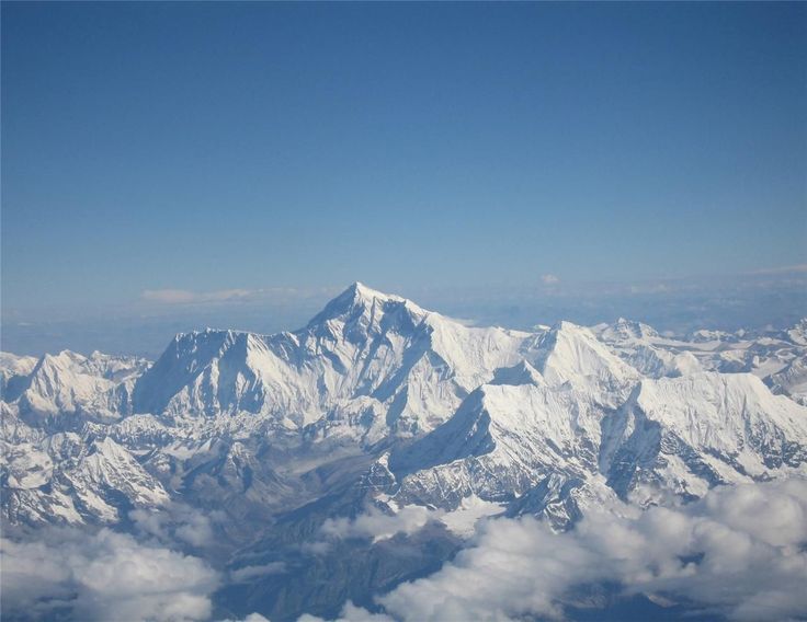 sommet enneigé, montagne au coucher du soleil, paysage alpin, beauté naturelle, haute altitude, chaîne de montagnes, panorama montagneux
